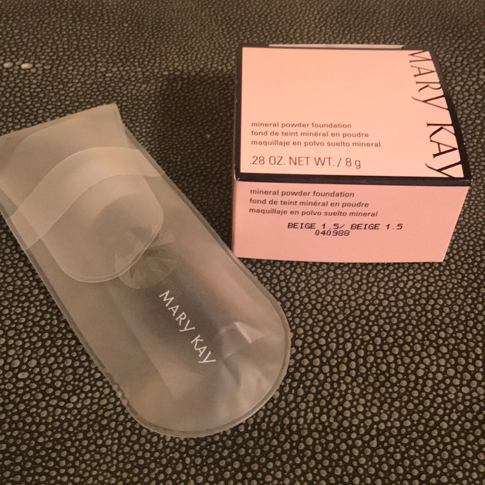 Mary Kay Mineral Powder Foundation With Brush